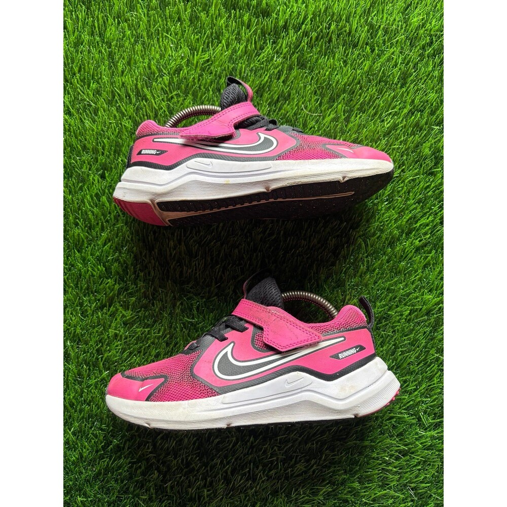 Nike Cosmic Runner kids' running shoes sz 2y
